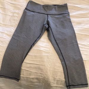 FINAL PRICE! Lululemon Wunder Under Crop Legging